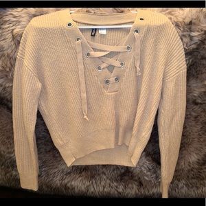 Like new detailed crop sweater